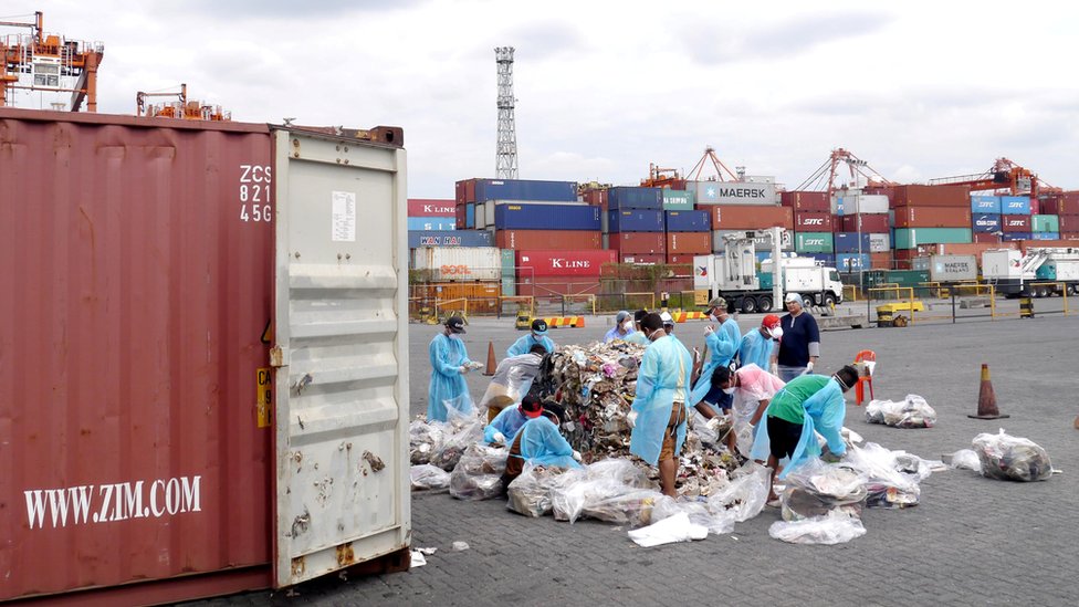الفلبين تُعيد أطنان من النفايات إلى كندا بعد تهديدات الرئيس رودريغو دوتيرتي
