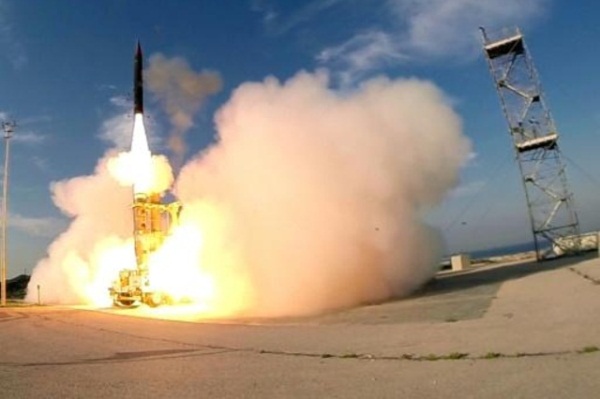 صورة تصور انطلاق صاروخ حيتس 3 الاعتراضي من مكان لم يتم الكشف عنه جنوب تل أبيب