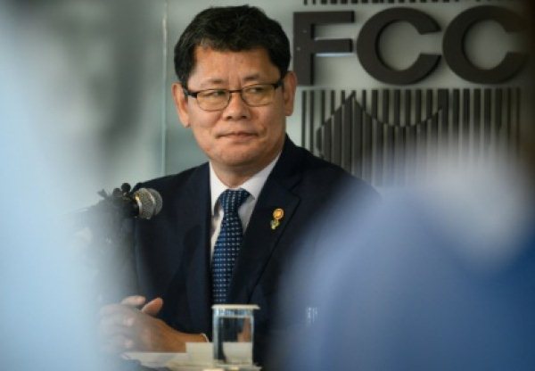 وزير الوحدة في كوريا الجنوبية كيم يون-تشول يتحدث في نادي الصحافيين الأجانب في سيول
