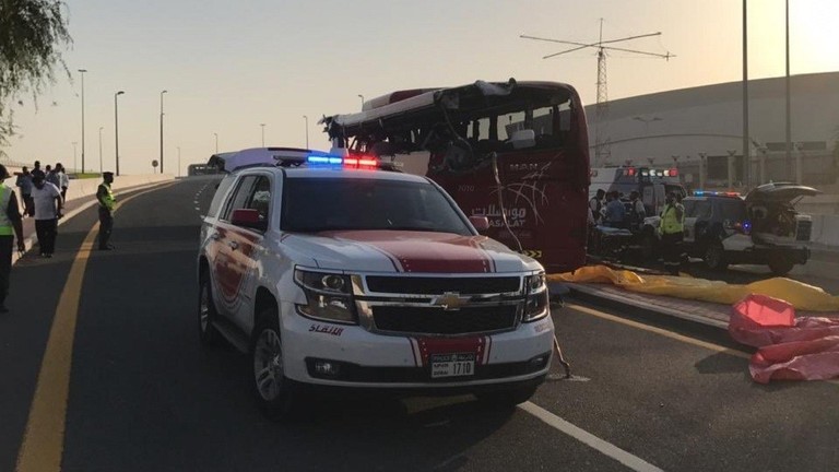 مصرع 17 شخصا بينهم 12 هنديا باصطدام حافلة بحاجز في دبي