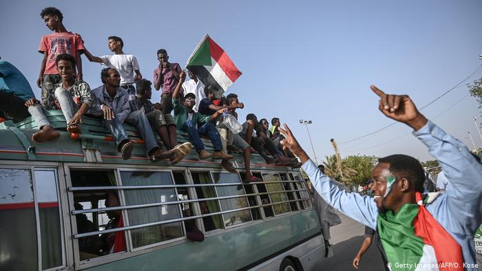 بريطانيا تنصح رعاياها بعدم التوجه إلى السودان