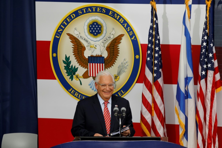 صورة من الارشيف التقطت بتاريخ 14 مايو 2018 تظهر السفير الأميركي لدى إسرائيل ديفيد فريدمان أثناء القائه خطابا خلال افتتاح السفارة في القدس