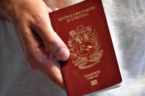 واشنطن تعترف بجوازات السفر الفنزويلية المنتهية صلاحيتها