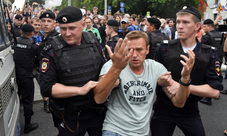 توقيف قرابة مئتي شخص خلال مسيرة مؤيدة للصحافي غولونوف في موسكو