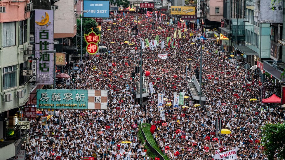 احتجاجات هونغ كونغ: وسائل إعلام صينية تلقي باللوم على 