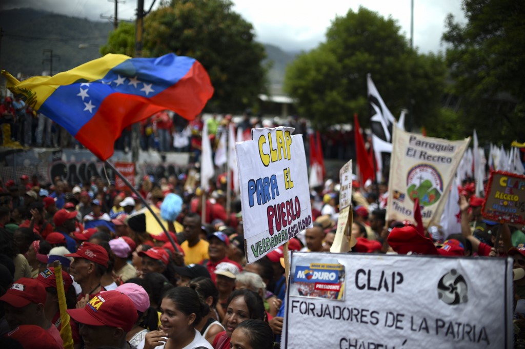 مادورو أمر الجمعة بإعادة فتح المعابر الحدودية مع كولومبيا 