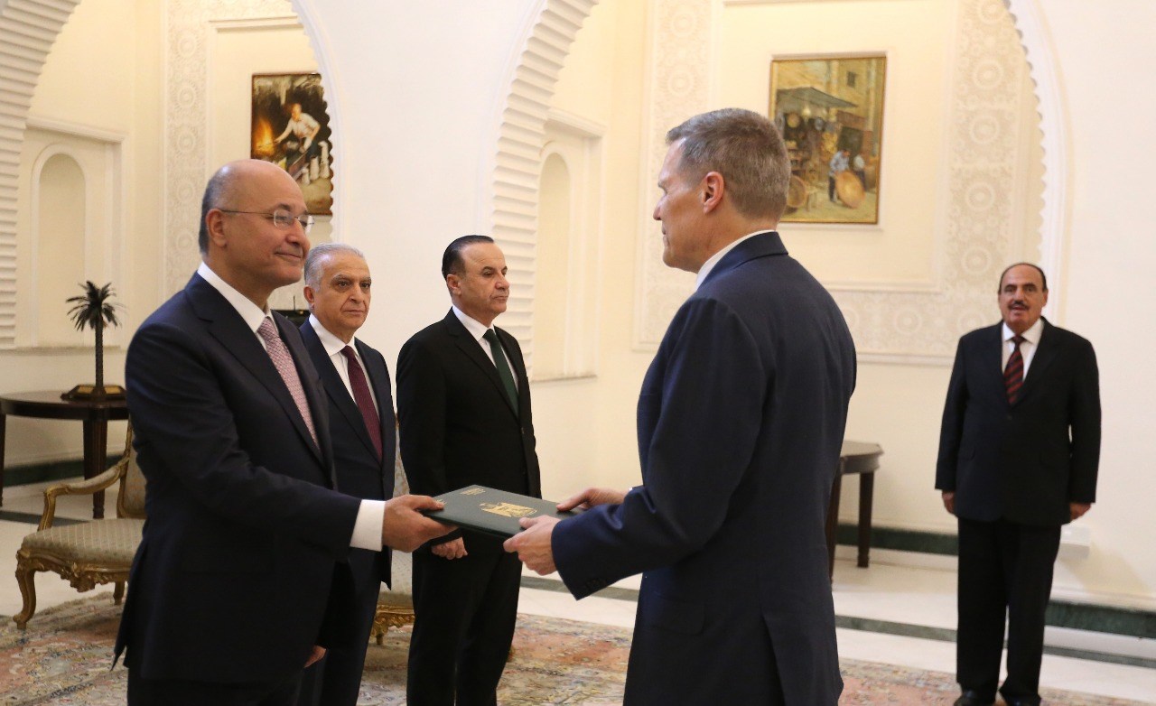 السفير الاميركي الجديد في العراق ماثيو تولر يسلم اوراق اعتماده الى الرئيس العراقي برهم صالح