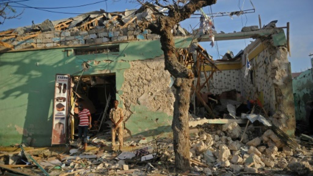 مبنى مدمر في العاصمة الصومالية مقديشو بفعل تفجير سيارة مفخخة في 22 آذار/مارس 2018 ا ف ب/ارشيف