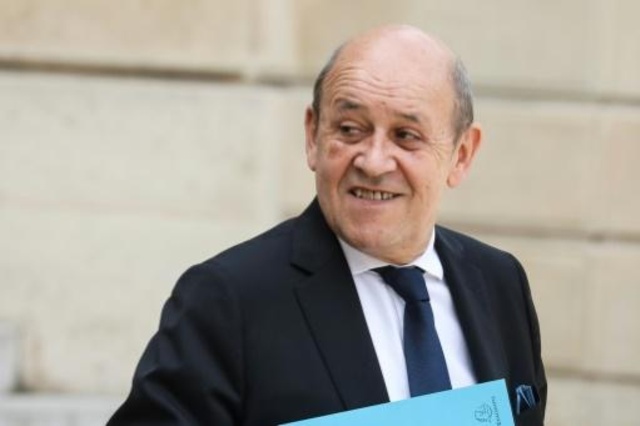 وزير الخارجية الفرنسي جان إيف لودريان يدلي بتصريحات لدى مغادرته القصر الرئاسي في باريس بعد مشاركته في الاجتماع الأسبوعي لمجلس الوزراء في 22 مايو 2019