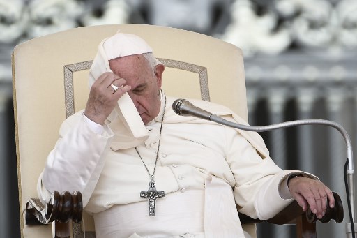 البابا يعرب عن اسفه للمعاملة السيئة التي يلقاها الفقراء