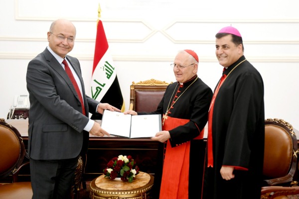 الرئيس صالح يسلم الكاردينال ساكو دعوة العراق الرسمية للبابا لزيارته