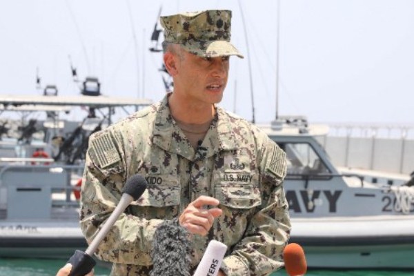 الضابط في القيادة الوسطى للقوات البحرية الأميركية شان كيدو 