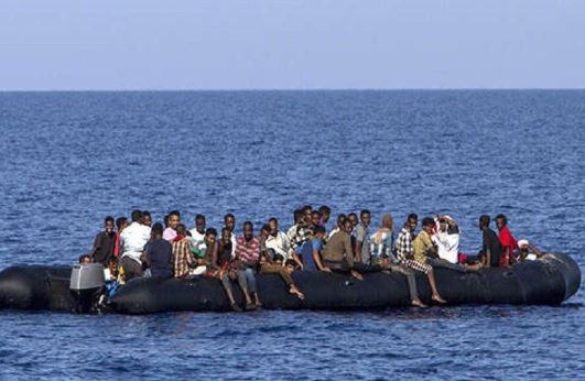 16 مهاجرا يعودون الى بلدهم بعدما علقوا قبالة تونس لأكثر من اسبوعين