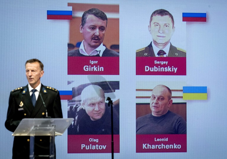 قائد الشرطة الهولندية يكشف أسماء أربعة اشخاص اتهمهم بالتورط في اسقاط الطائرة الماليزية في أجواء أوكرانيا عام 2014