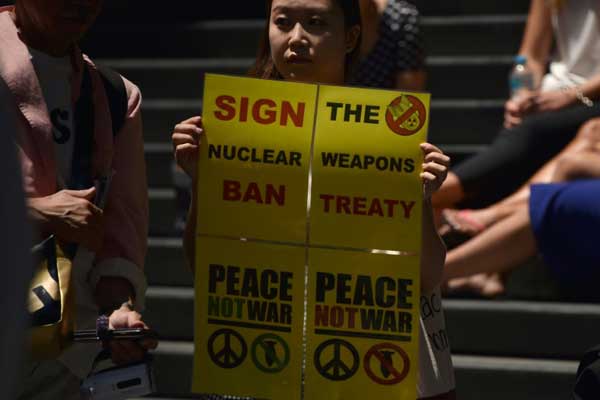 متظاهرون ضد الأسلحة النووية في سيدني الأسترالية في 5 فبراير 2018