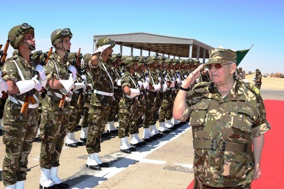 رئيس أركان الجيش الجزائري الفريق أحمد قايد صالح - صورة لـ