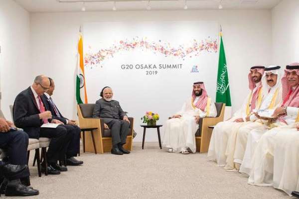 ولي العهد السعودي يبحث مع رئيس وزراء الهند العلاقات الثنائية
