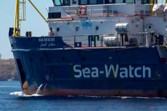 إيقاف قبطانة سفينة سي ووتش بعد رسوّها عنوة في ميناء لامبيدوسا