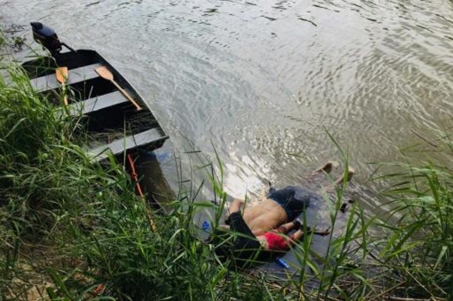 إعادة جثتي المهاجر الغريق وطفلته إلى السلفادور