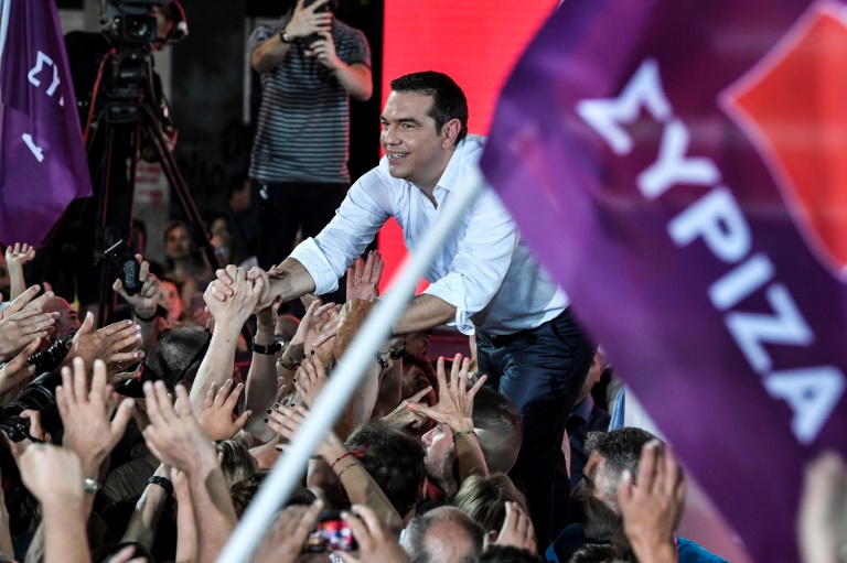 تسيبراس يتحدث الى انصاره في ساحة سينتاغما