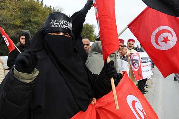 منع النقاب في المؤسسات العامة في تونس