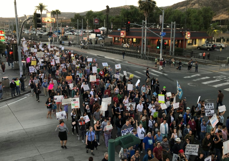 تظاهرة في سان دييغو بولاية كاليفورنيا للتنديد بمراكز احتجاز المهاجرين، في 12 تموز/يوليو 2019