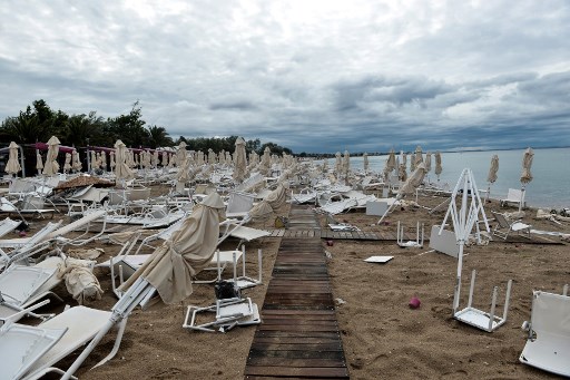 مصرع 6 سياح أجانب باليونان في عواصف برد عنيفة