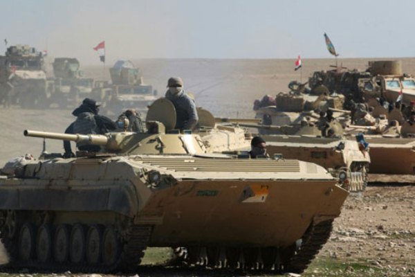 قوات عراقية في صحراء البلاد الغربية قرب الحدود مع سوريا