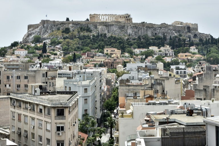 جرح شرطيين في هجوم على مركز للشرطة في أثينا