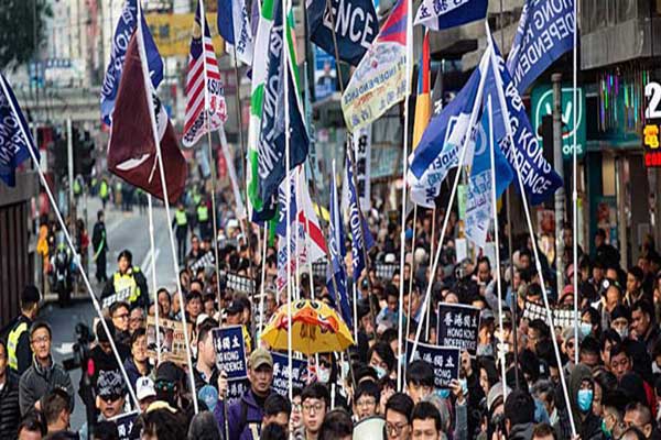 متظاهرون في هونغ كونغ يرفضون تصريحات رئيسة الحكومة