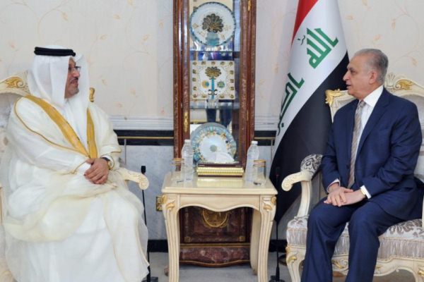 وزير الخارجية العراقي ملتقيًا سفير البحرين