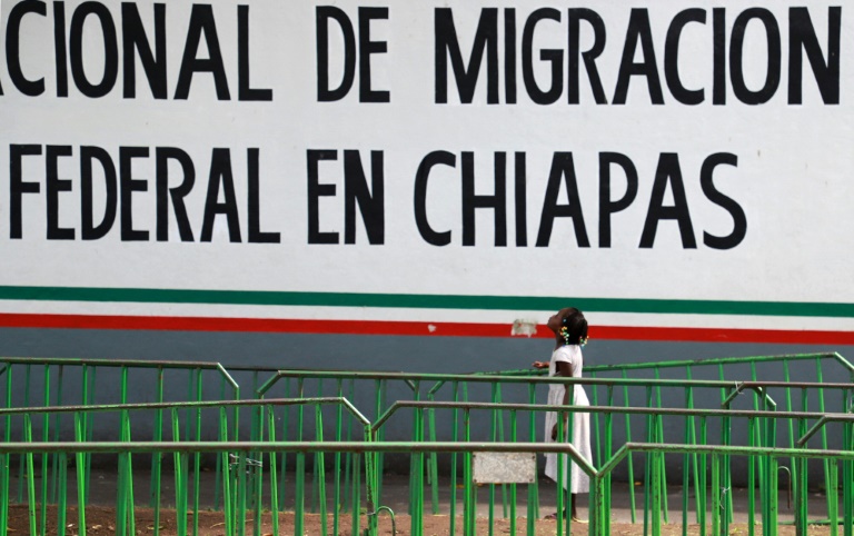 المكسيك تحذّر من أزمة وشيكة رغم تراجع أعداد المهاجرين