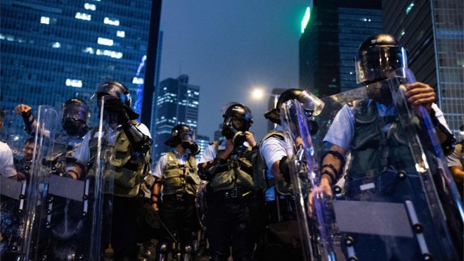 شرطة هونغ كونغ تعثر على مصنع محلي للمتفجرات