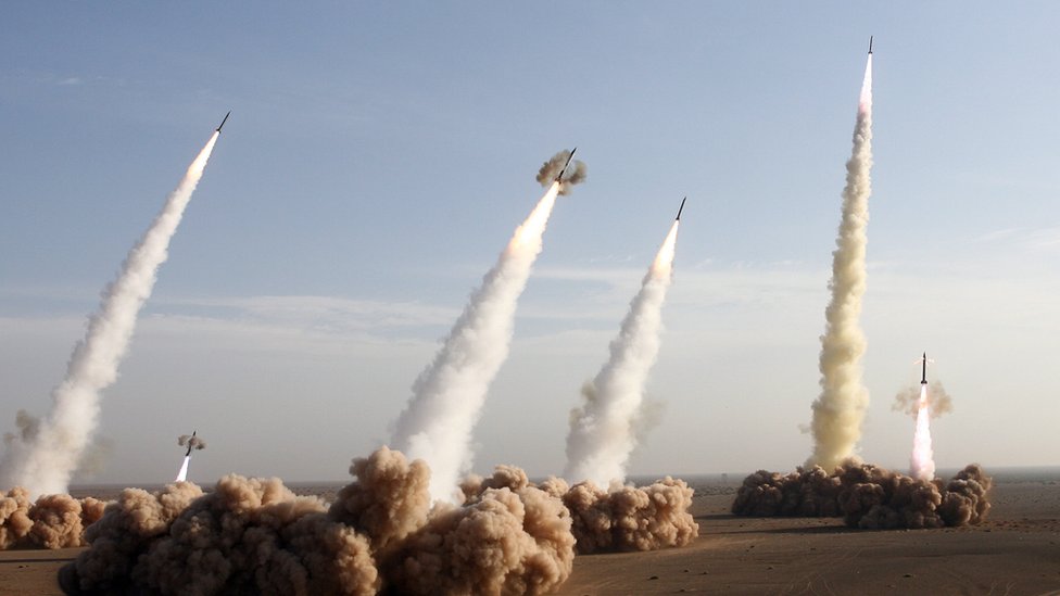إيران ترفض التفاوض بشأن برنامجها للصواريخ الباليستية