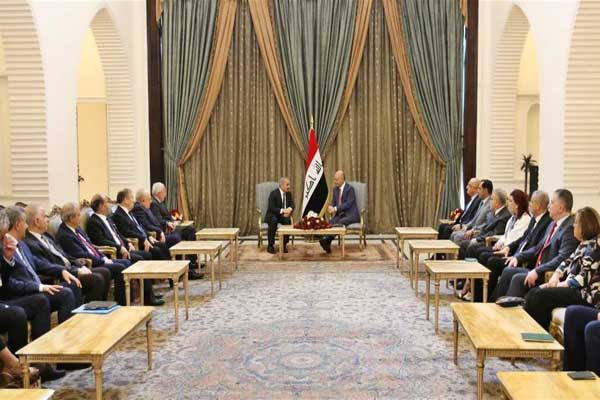 الرئيس صالح مجتمعا مع رئيس الوزراء الفلسطيني والوفد المرافق له