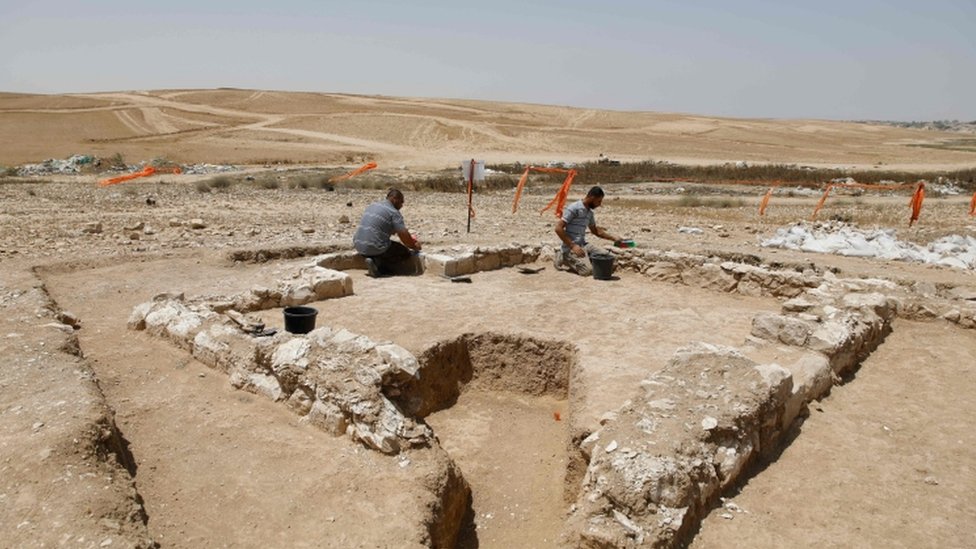 خبراء آثار إسرائيليون يكتشفون بقايا مسجد عمره 1200 عام في صحراء النقب