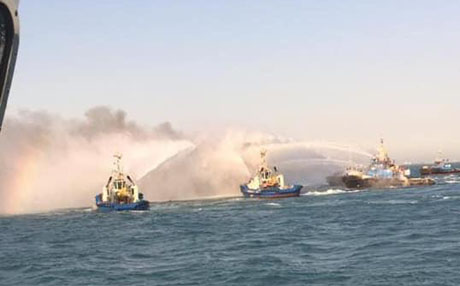 عمليات اطفاء حريق بميناء تصدير النفط في البصرة