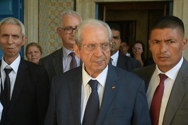 رئيس مجلس نواب الشعب التونسي محمد الناصر لدى وصوله لاداء اليمين رئيسا موقتا للجمهورية التونسية في البرلمان