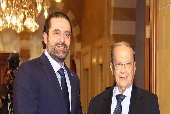 رئيس الجمهورية اللبنانية ميشال عون (يمين) ورئيس الحكومة سعد الحريري