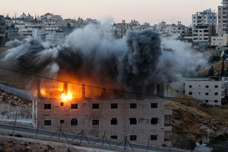 إسرائيل تعلن هدم 12 مبنى سكنيًا فلسطينيًا في عملية تثير جدلًا