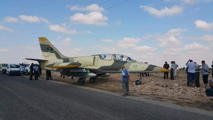 سلطات شرق ليبيا تعلن تبعية طائرة حربية حطت في تونس لقواتها