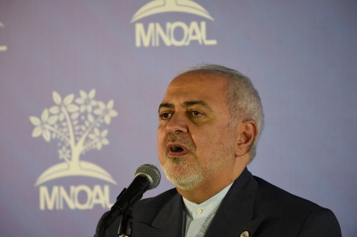 وزير الخارجية الإيراني محمد جواد ظريف متحدثا إلى الصحافيين في كاراكاس