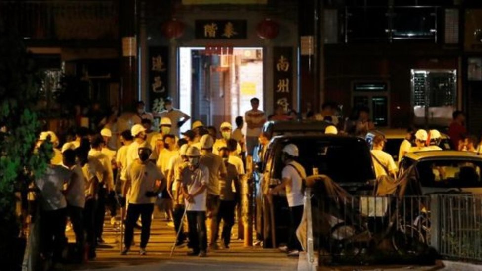 مظاهرات هونغ كونغ: حالة صدمة تعيشها الجزيرة بعد هجوم ملثمين على محتجين