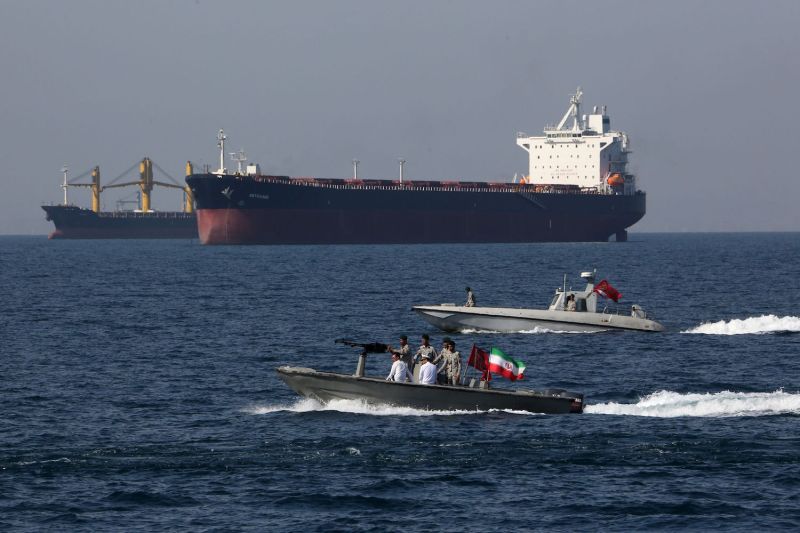 سفينة تجارية إيرانية تغرق في بحر قزوين