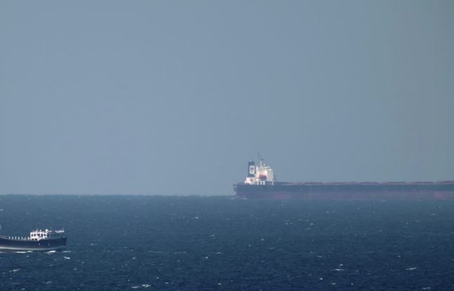 السعودية: نقل أحد أفراد طاقم سفينة إيرانية لعُمان بعد تحسن حالته