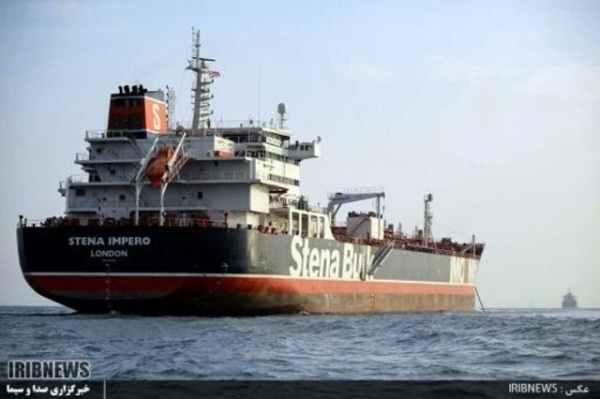 صورة من الارشيف وزعتها إيران في 23 يوليو 2019 لناقلة النفط ستينا امبيرو قبالة مرفأ بندر عباس الايراني