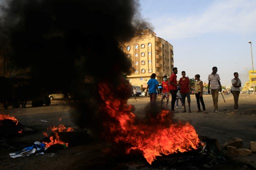 محتجون سودانيون في الخرطوم