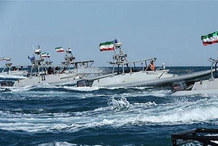 زوارق بحرية ايرانية في مضيق هرمز 