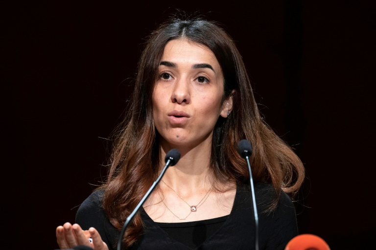 الناشطة الأيزيدية الحائزة جائزة نوبل للسلام لعام 2018 ناديا مراد تلقي خطاباً في شتوتغارت في جنوب ألمانيا في 3 آب/أغسطس 2019.