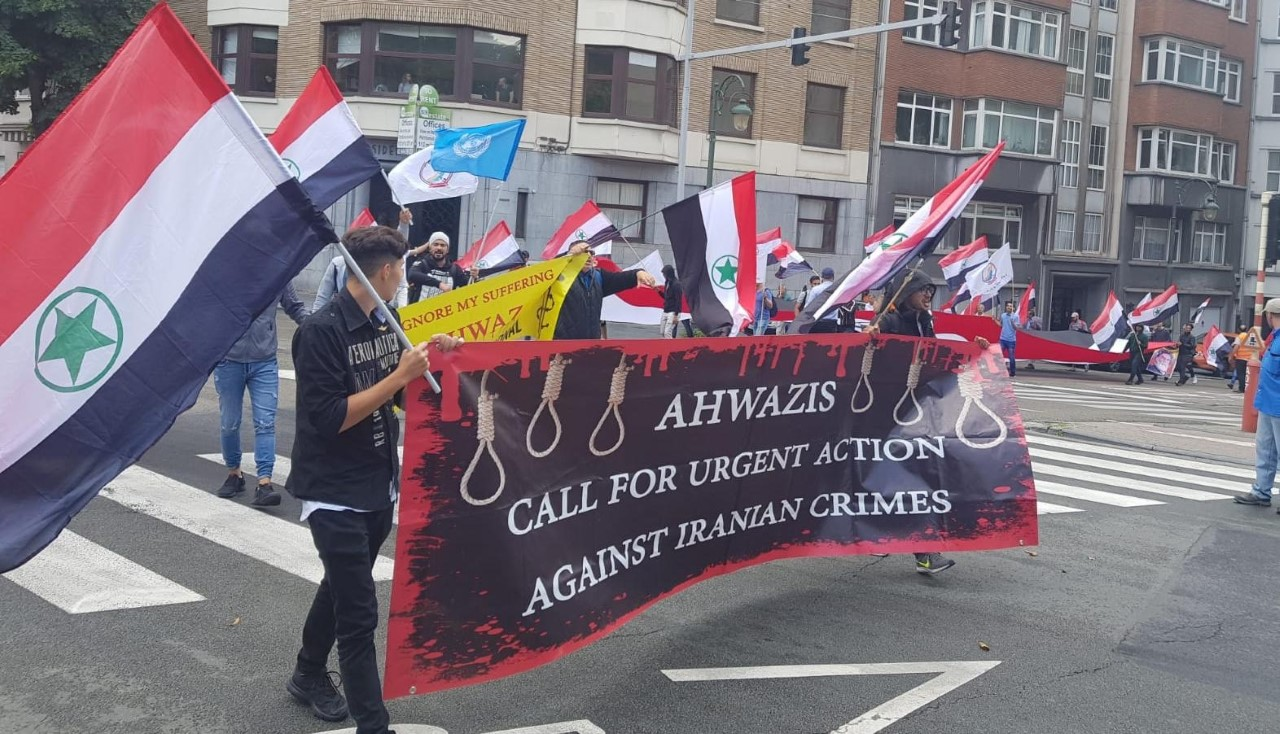 احوازيو اروربا يتظاهرون امام مقر الاتحاد الاوروبي في بروكس ضد ارهاب النظام الايراني